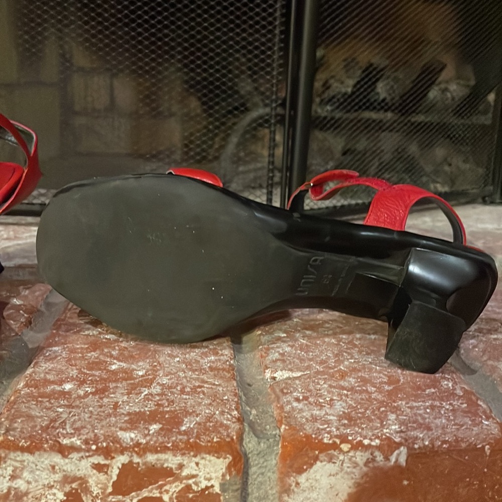 Red sandals - Picture 4 of 4